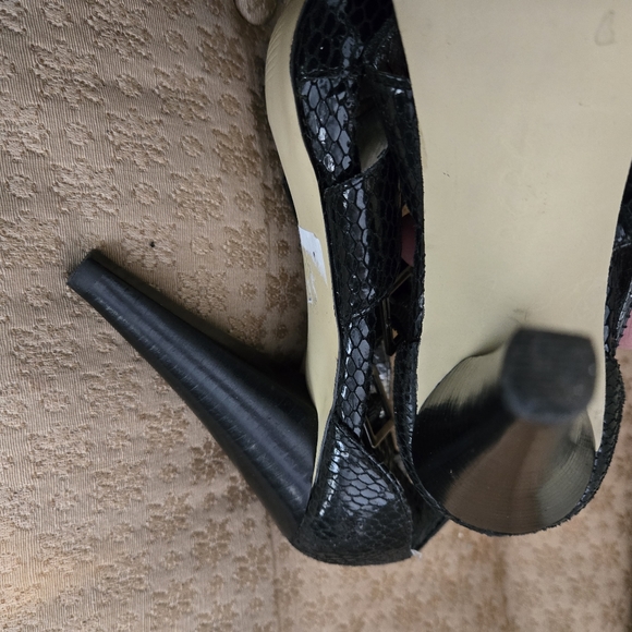 BCBG black faux snake skin heel stiletto sz6 - Picture 3 of 9